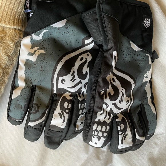 Cloves - Picture 2 of 4